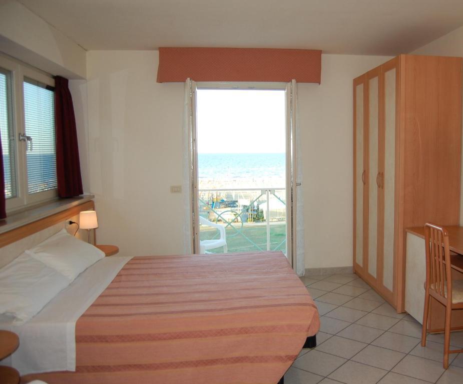 Hotel Rivazzurra Rimini Bilik gambar